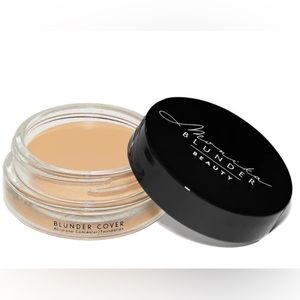 Monika Blunder Beauty Blunder Cover BRAND NEW/Sealed in DREI 3 Light/Medium